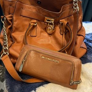 Michael kors purse and matching wallet